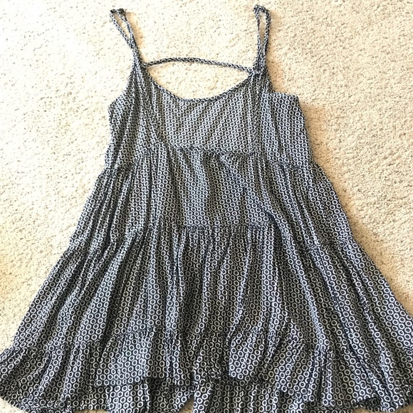 Brandy Melville floral dress with open back - Picture 2 of 4